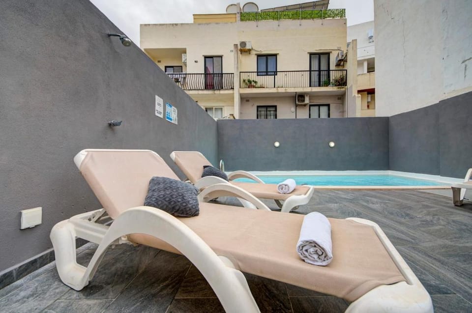 Pool view, Swimming pool, sunbed