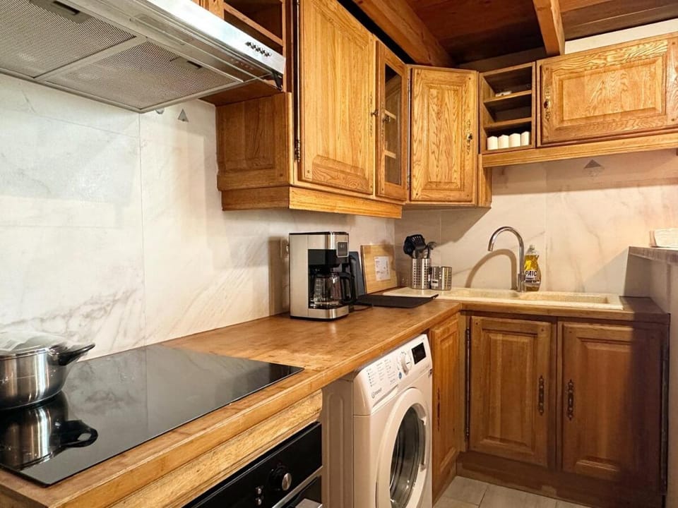 Duplex Chalet style private yard 150m to RER Apartment in Île-de-France