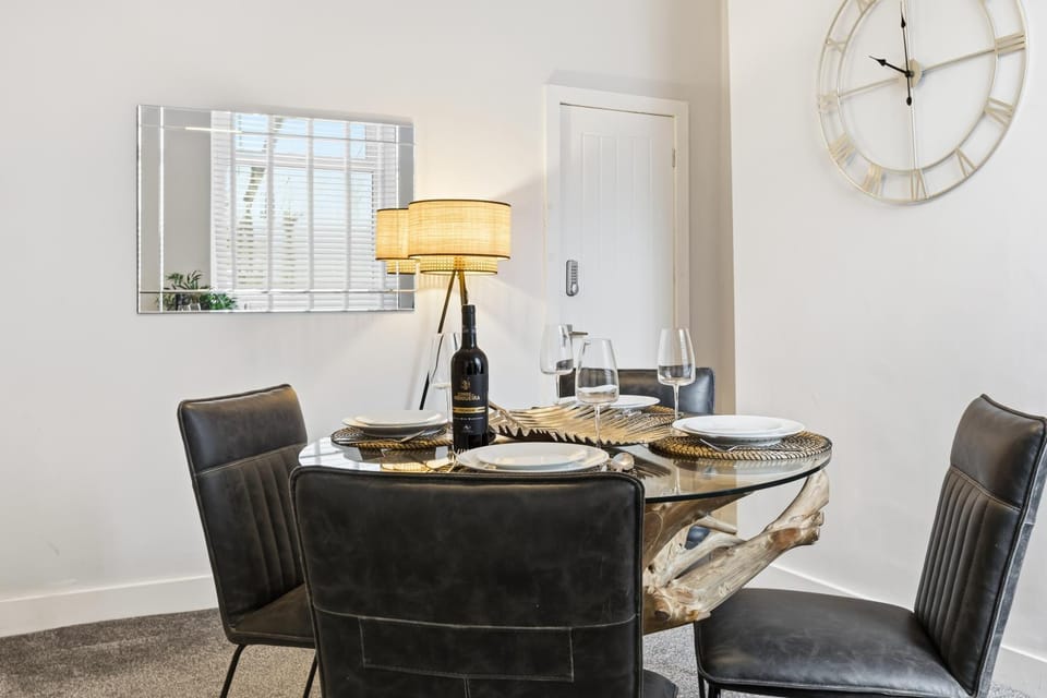 Seating area, Dining area