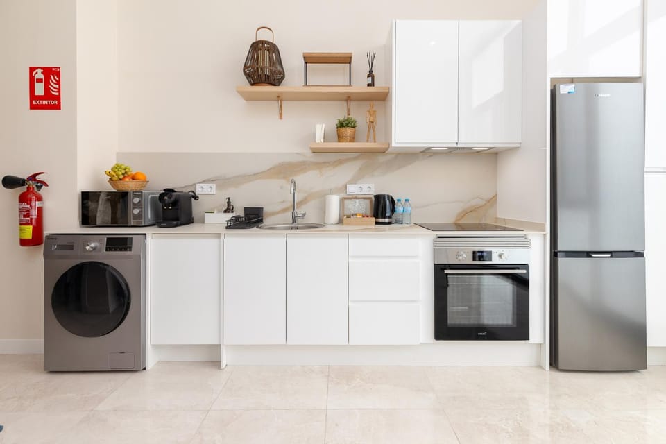Coffee/tea facilities, dishwasher, microwave, oven, washing machine, kitchen