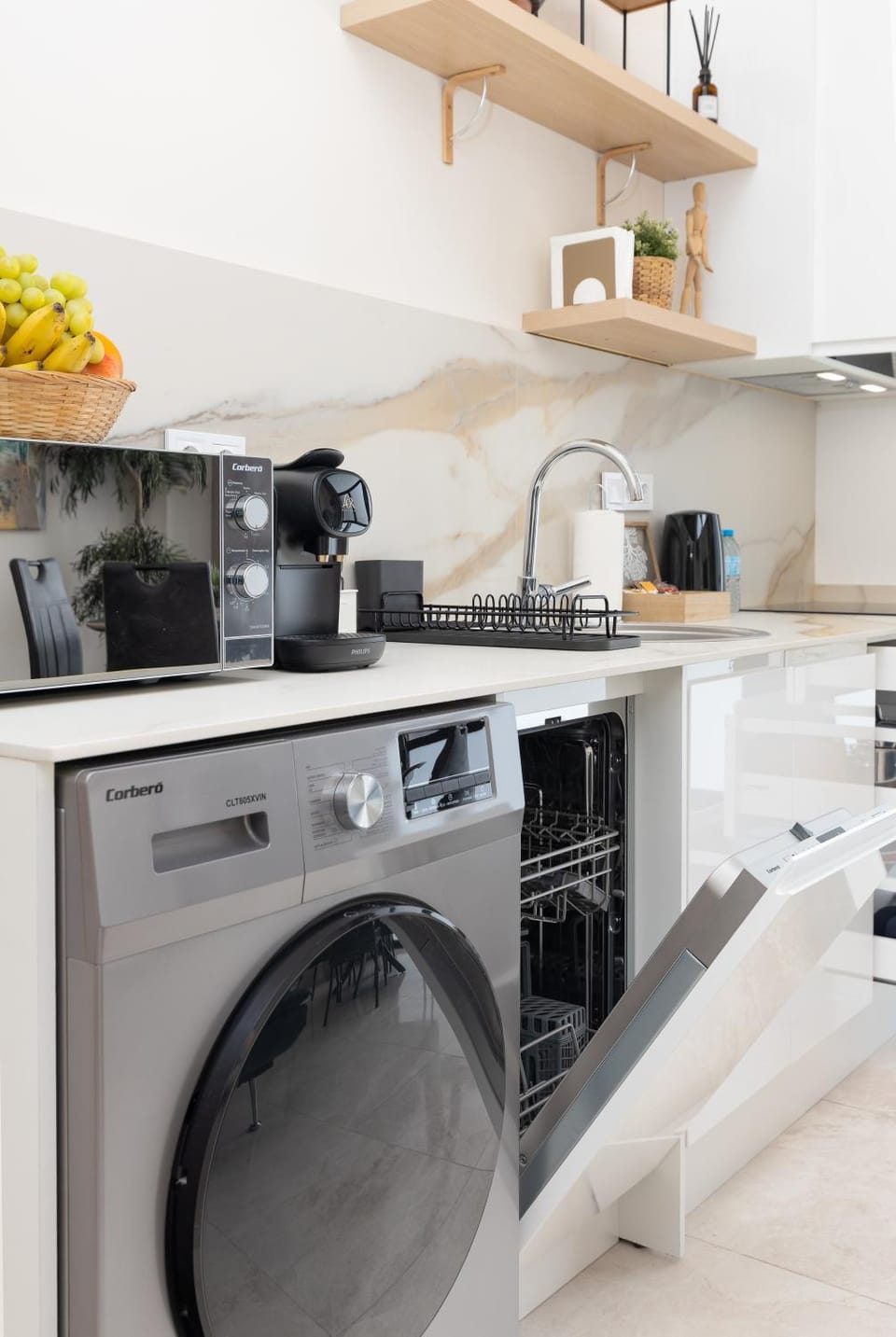 Coffee/tea facilities, dishwasher, washing machine