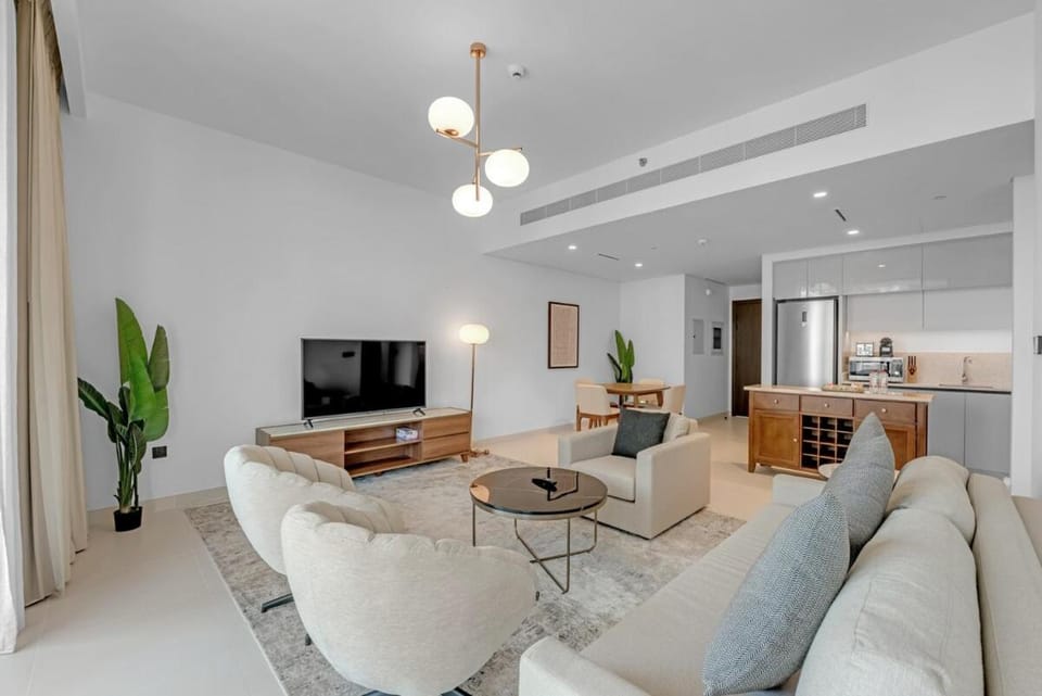 Waves - Beachfront Bliss - Marina Vista 1BR Escape Apartment in Dubai