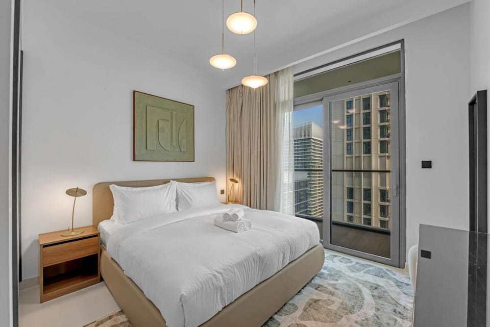 Waves - Beachfront Bliss - Marina Vista 1BR Escape Apartment in Dubai