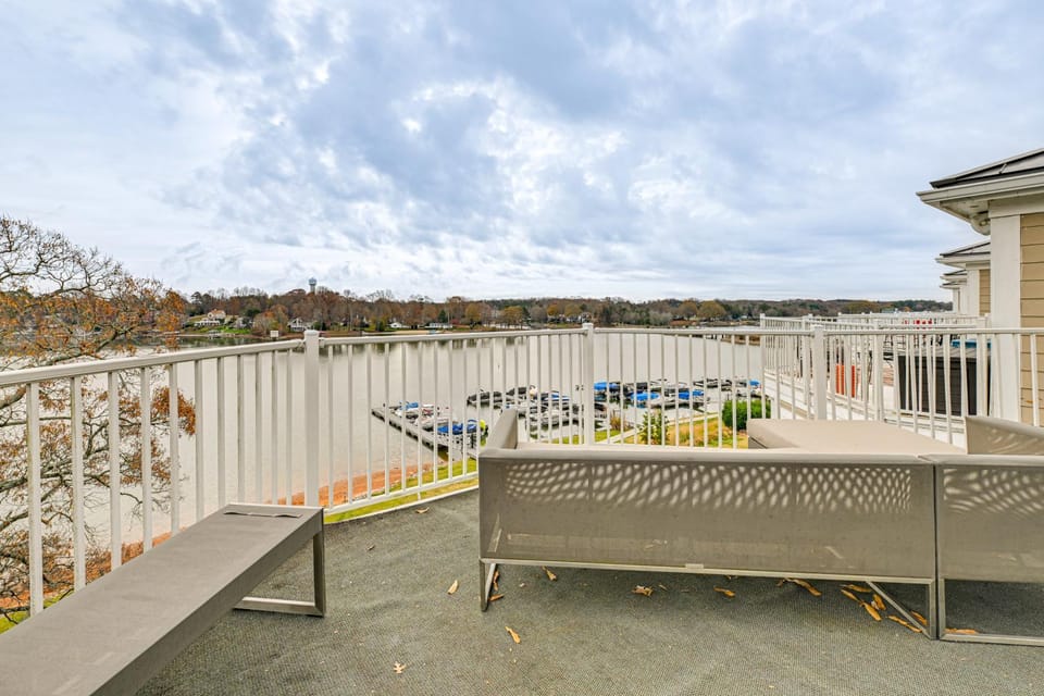 Condo with Deck Waterfront Lake Norman Retreat! Apartment in Mooresville