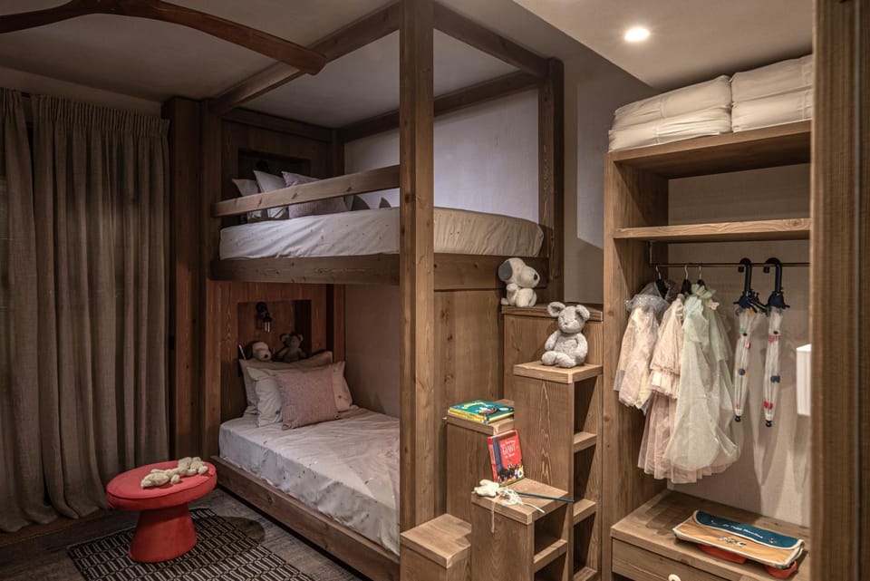 Bedroom, bunk bed