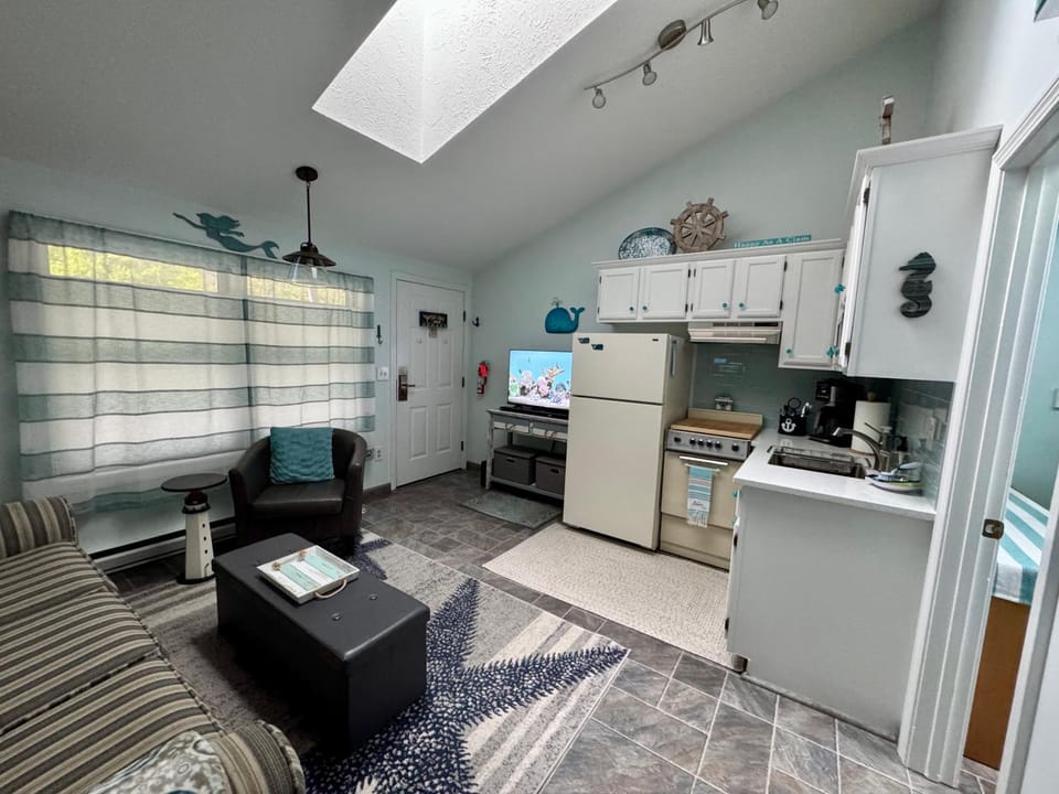 Nautical Mile Resort #234 King BedPoolHot Tub House in Wells