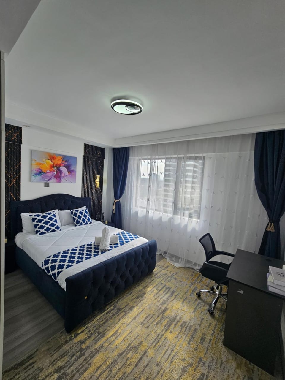 Bed, Living room, Photo of the whole room, Seating area, Bedroom