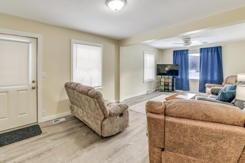 Bear Lake Home: 6 Miles to Arcadia Beach! House in Michigan