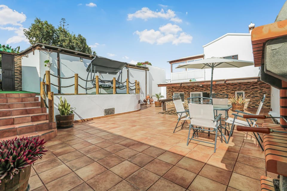 Lanzarote BBQ & Terrace Escape House in Isla de Lanzarote