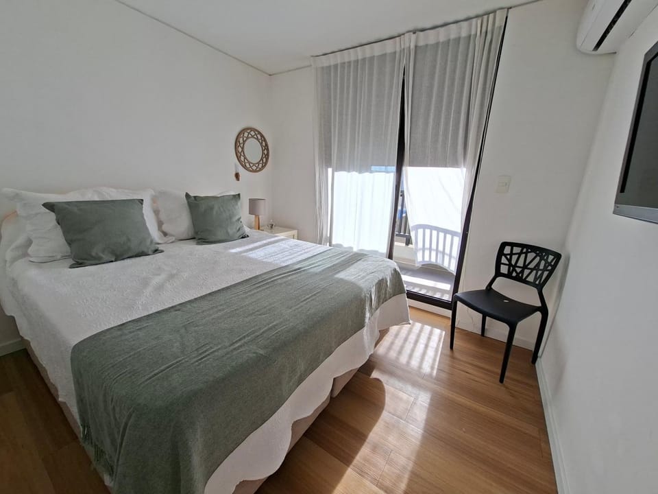 Bed, TV and multimedia, Balcony/Terrace, Bedroom, air conditioner