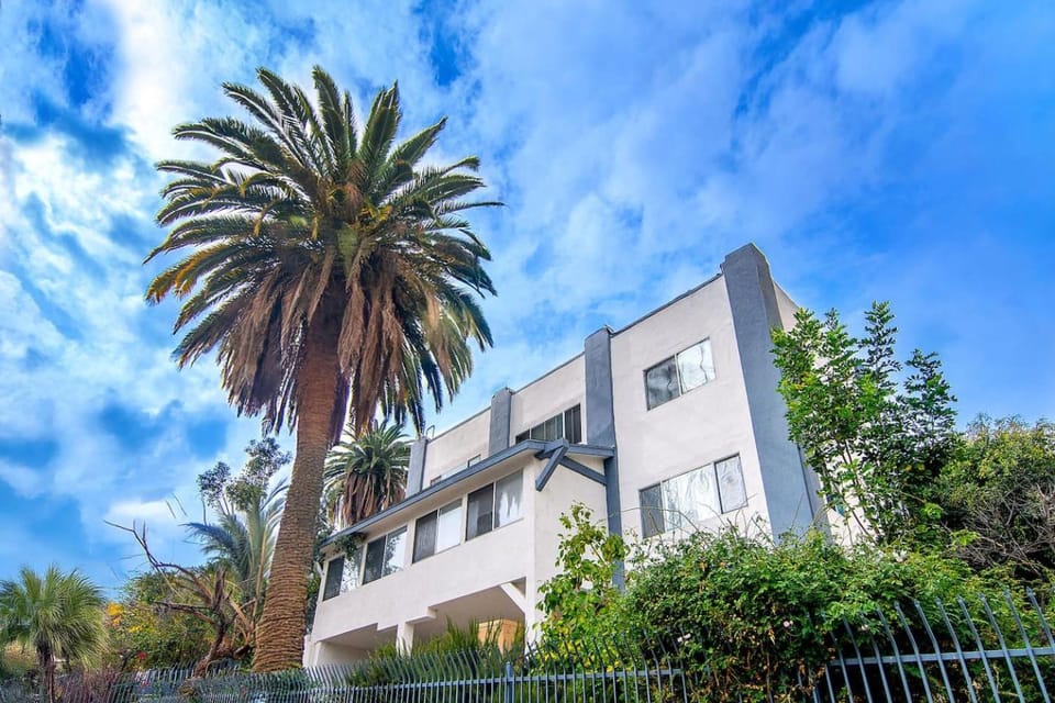 Central LA Loft Studio Queen Sofa WFH Ready Apartment in Echo Park