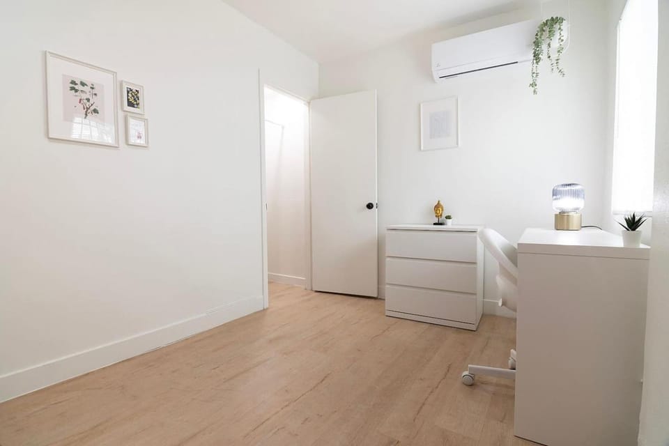 Central LA Loft Studio Queen Sofa WFH Ready Apartment in Echo Park