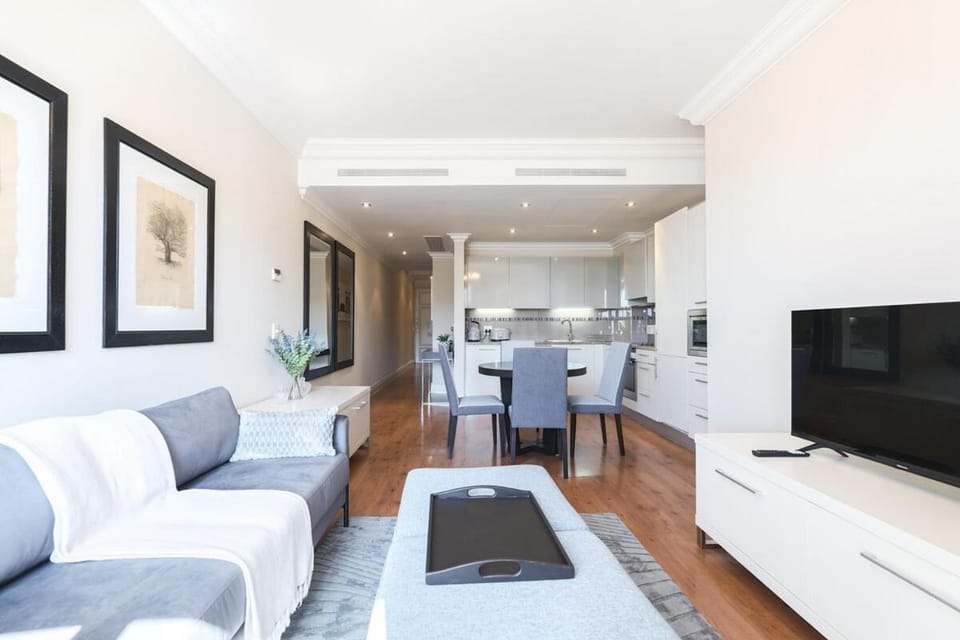 Elevated Cape Royale Suite Apartment in Cape Town