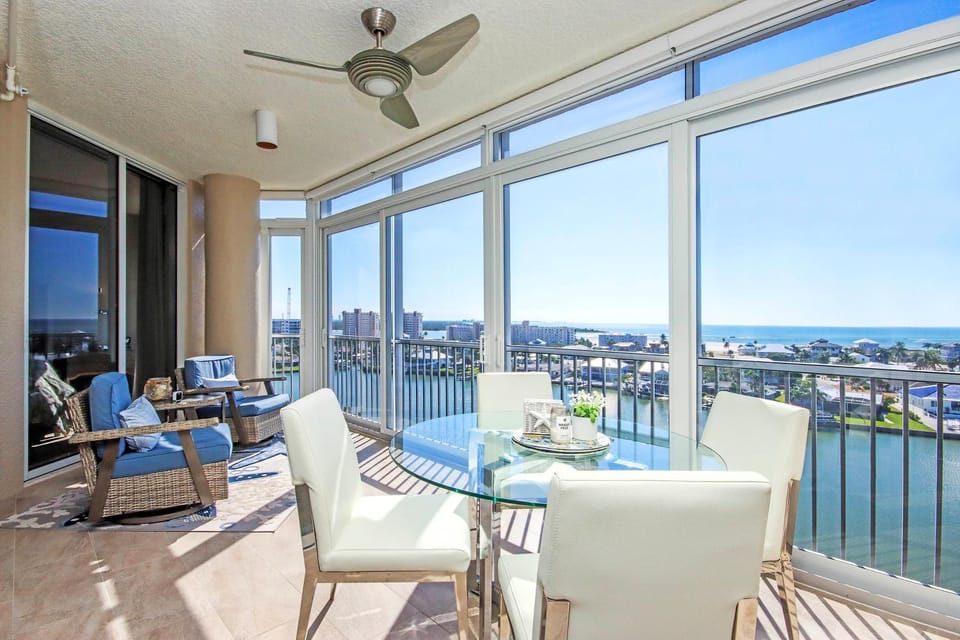 Coral Crest: 3BR Waterfront Condo Apartment in Estero Island