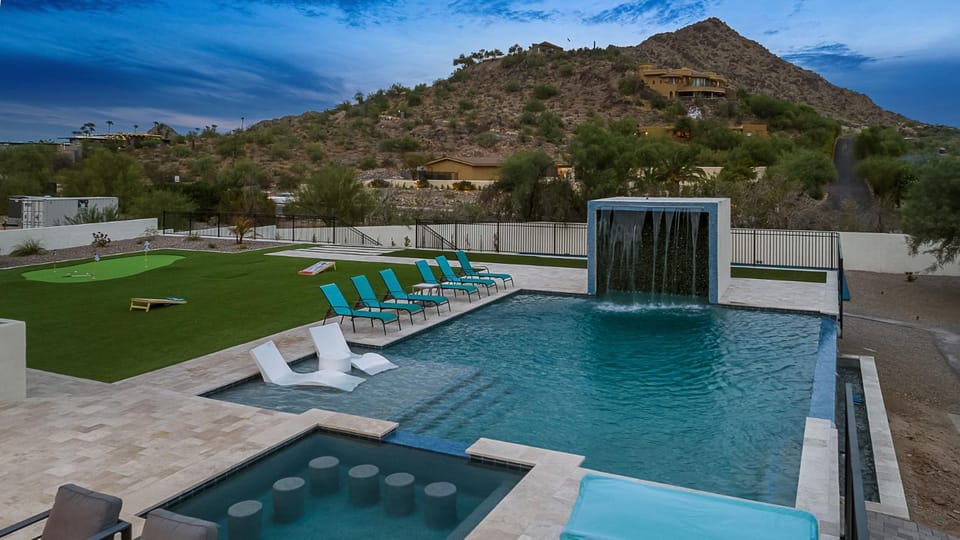 Natural landscape, Mountain view, Pool view, Swimming pool, sunbed