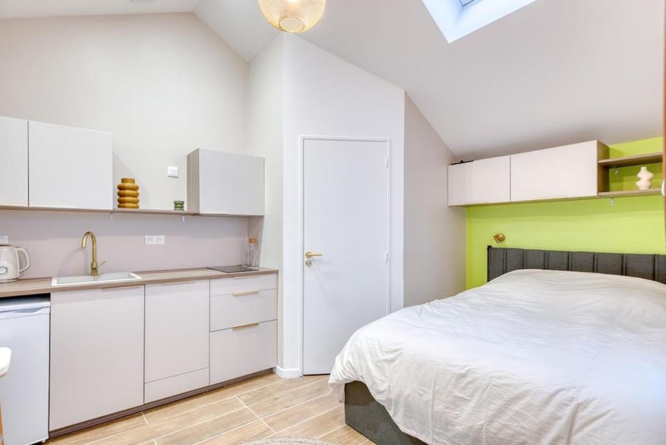 Bed, kitchen