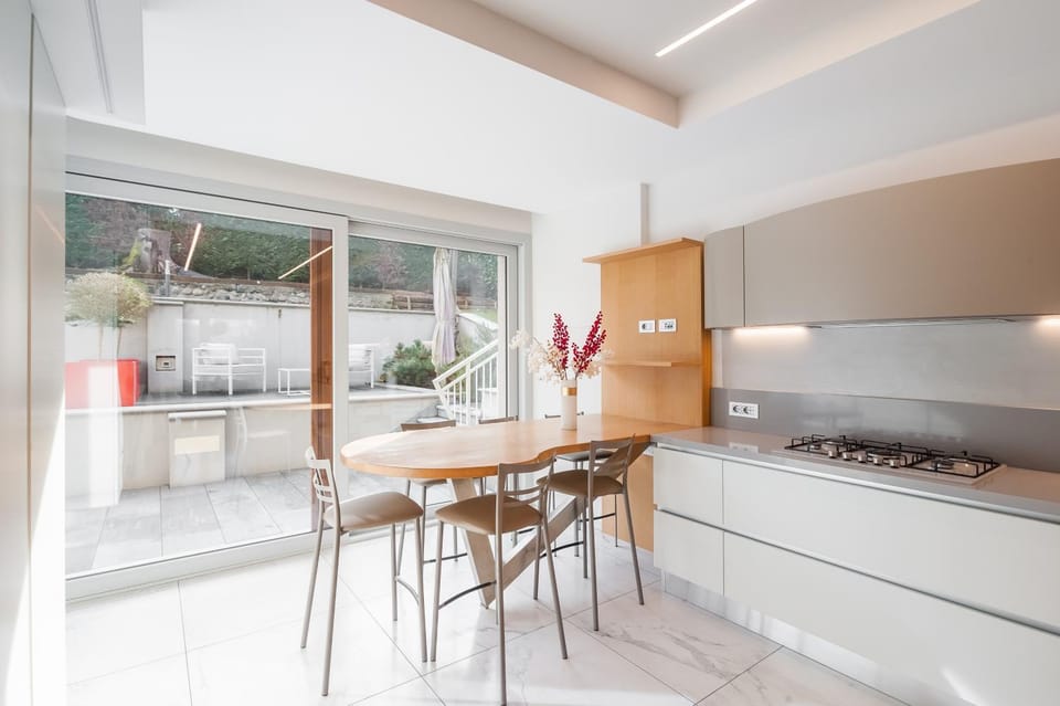 Kitchen or kitchenette, Living room, Seating area, Dining area, dishwasher, oven, pet friendly, stove