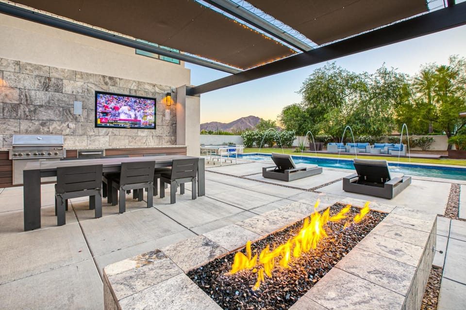 BBQ facilities, TV and multimedia, Evening entertainment, Mountain view, Pool view