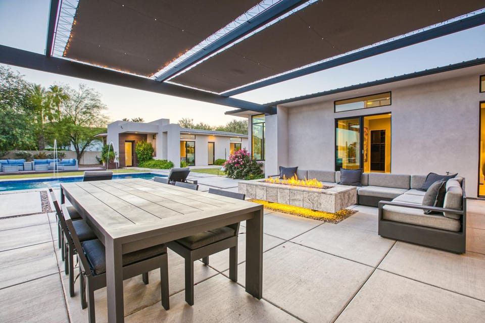Seating area, Pool view