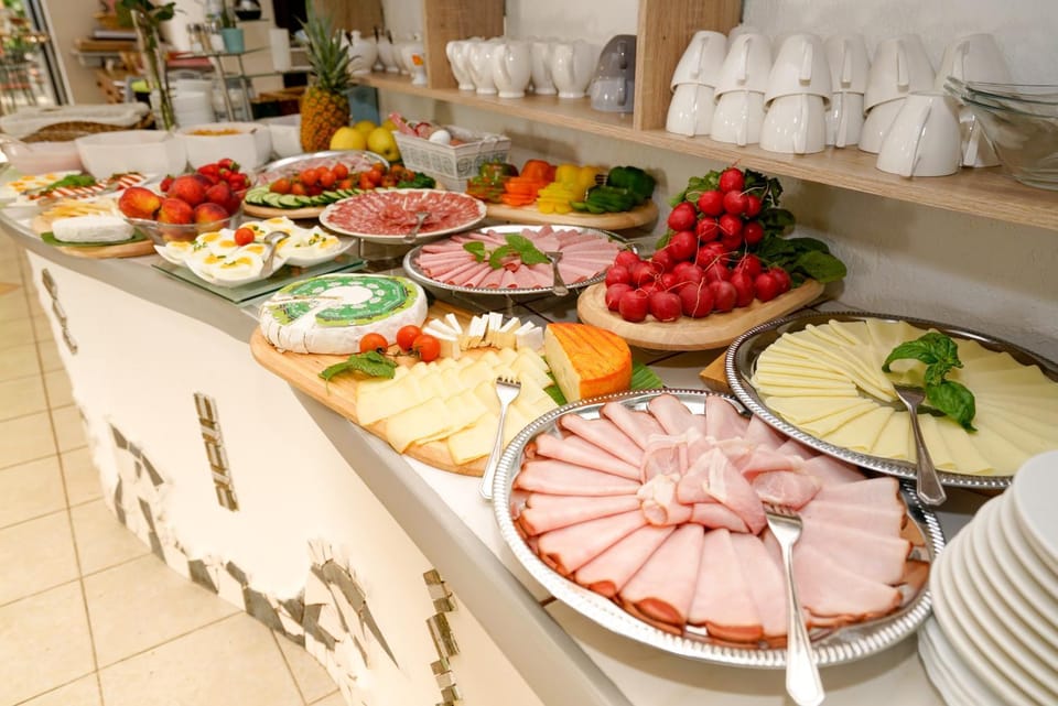Food and drinks, Food, Breakfast, Buffet breakfast