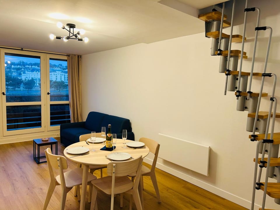 Living room, Dining area