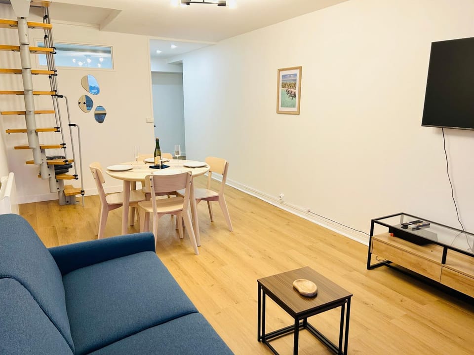 TV and multimedia, Living room, Dining area