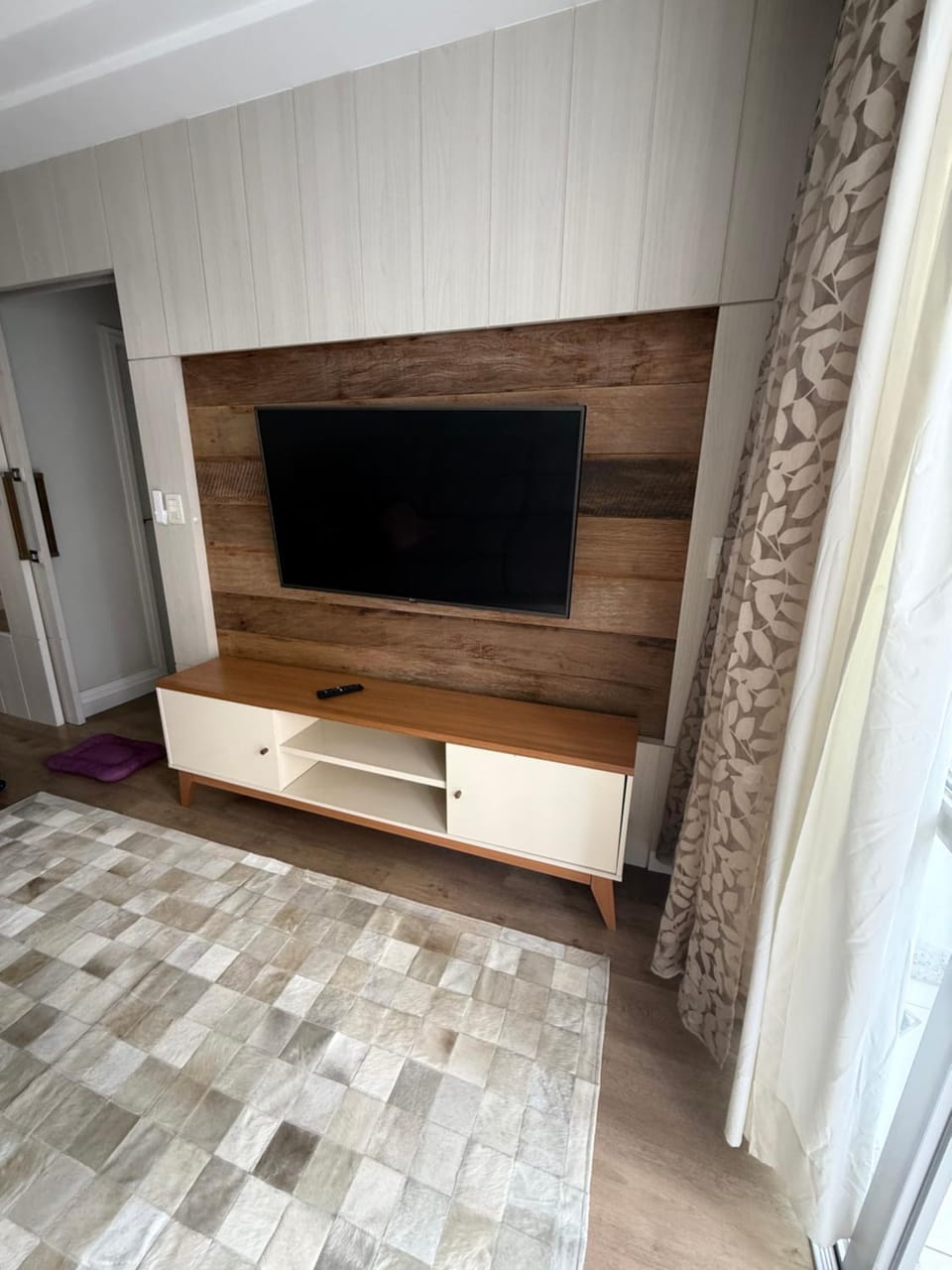 Apto 2 quartos com suíte recém reformado 50m praia Apartment in Camboriú