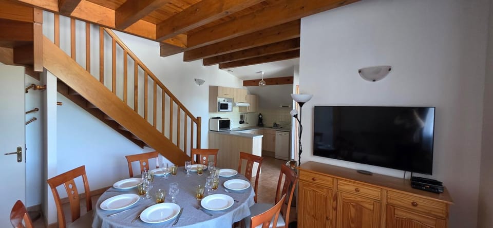Communal lounge/ TV room, Kitchen or kitchenette, Dining area