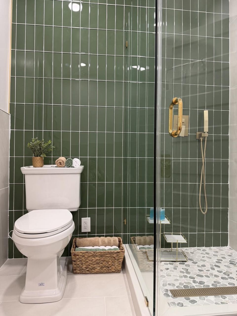 Stylish 3BR Revere Home Sleeps 8 Near Boston, Revere Beach and Airport Apartment in Chelsea