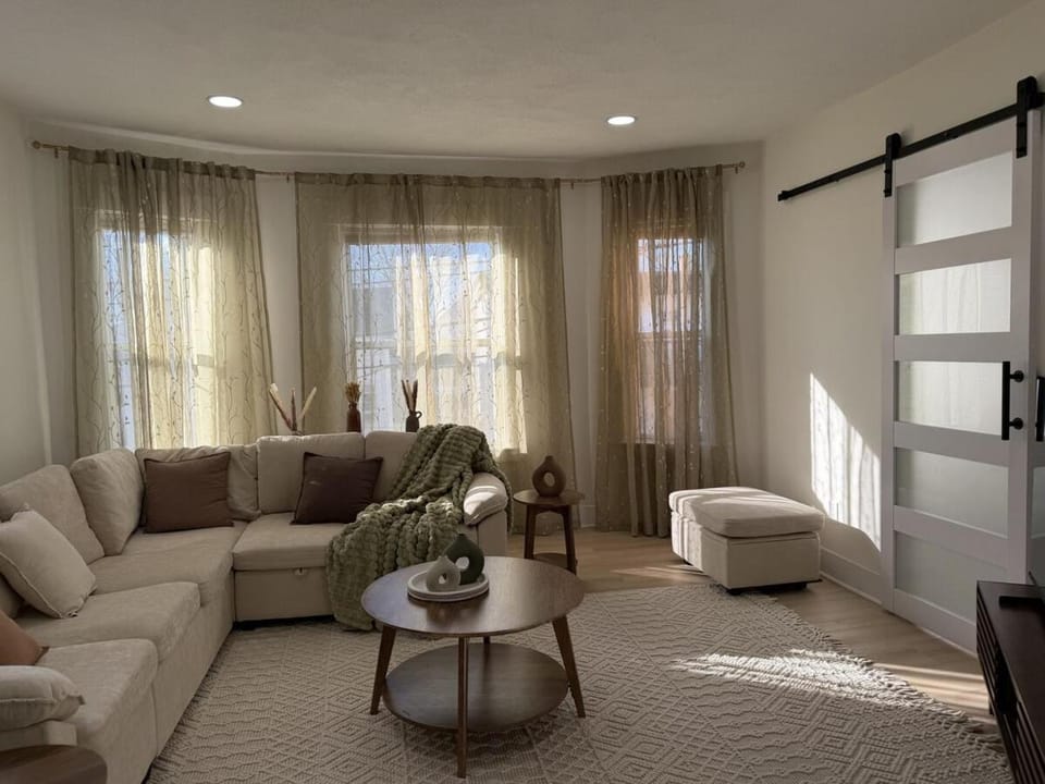 Stylish 3BR Revere Home Sleeps 8 Near Boston, Revere Beach and Airport Apartment in Chelsea