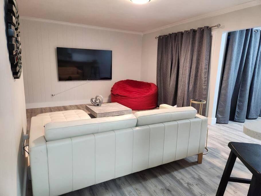180 Two Bed Two Bath 3 Pools Apartment in Destin