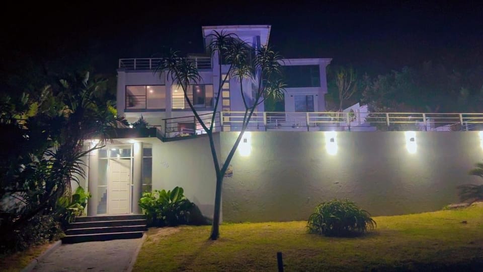 Tinley manor beach house Villa in Dolphin Coast