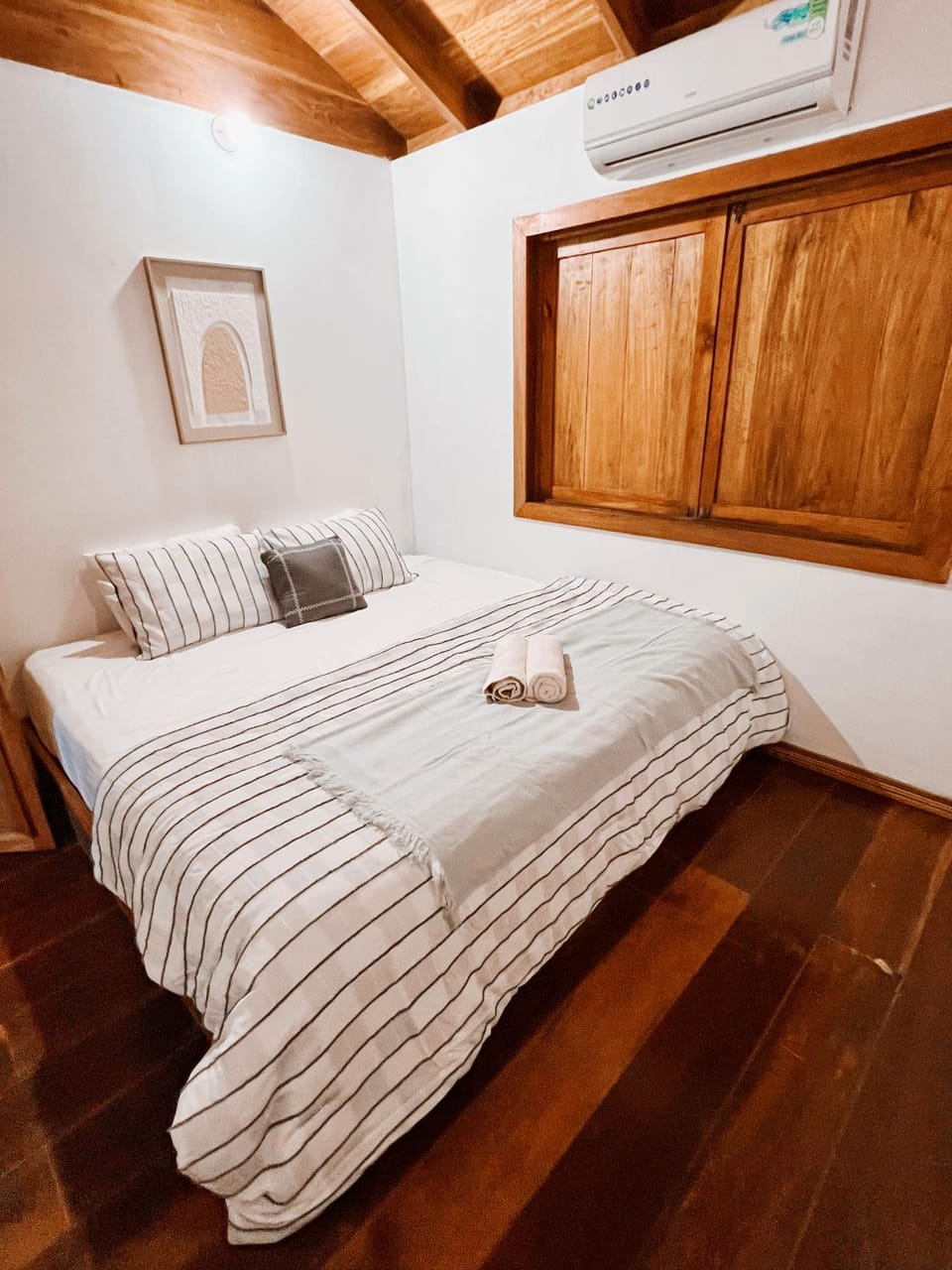 Bed, Bedroom, air conditioner