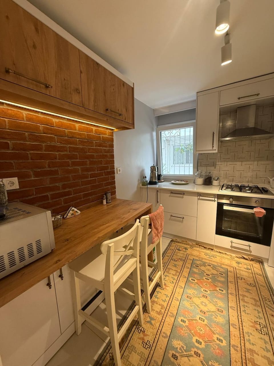 Kitchen or kitchenette, dishwasher