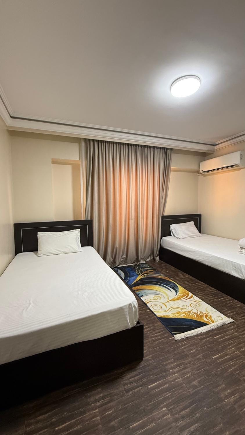 ميدان لبنان مطعم فرحات عماره بابا جونز Apartment in Egypt