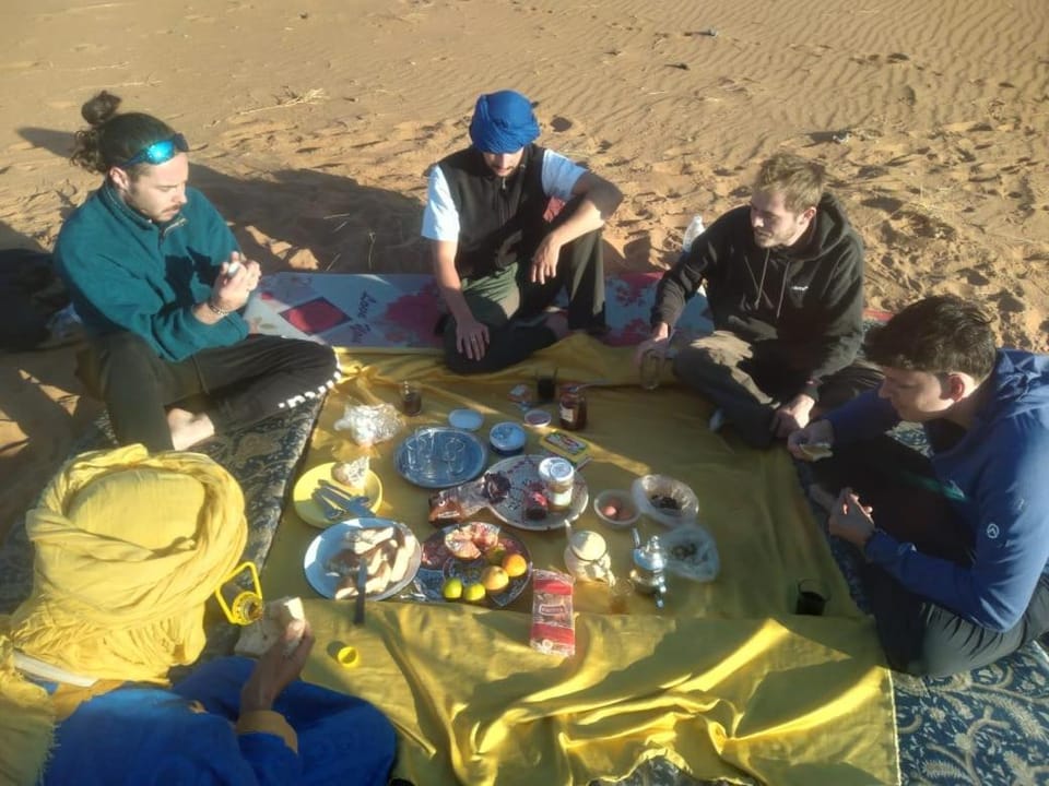 People, Natural landscape, Food and drinks, Breakfast