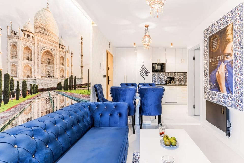 TV and multimedia, Kitchen or kitchenette, Living room, Seating area