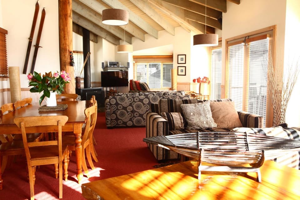 Seating area, Dining area