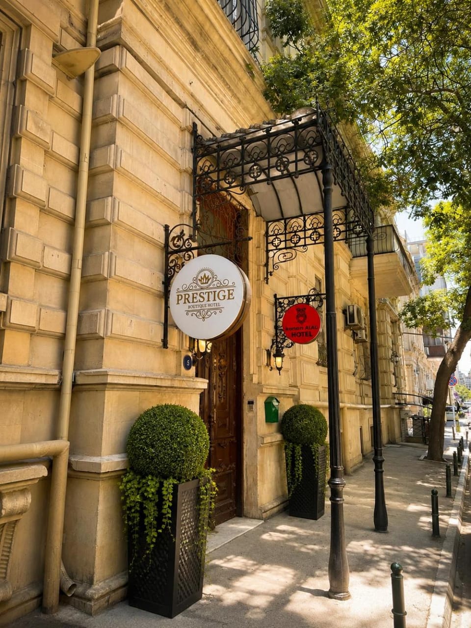 Property building, Facade/entrance, Day