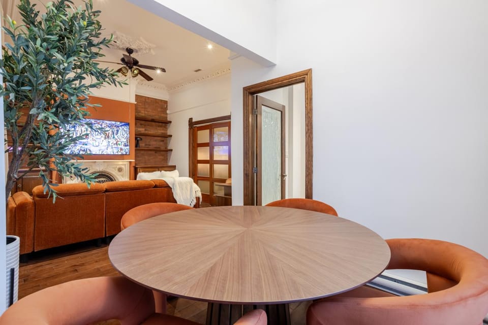 TV and multimedia, Living room, Photo of the whole room, Seating area, Dining area