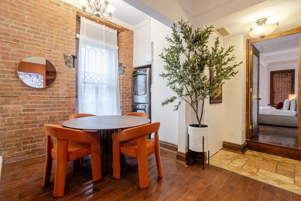 Kitchen or kitchenette, Living room, Photo of the whole room, Seating area, Dining area