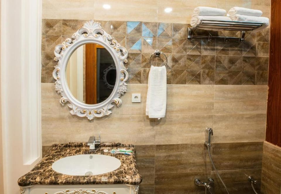 Shower, Bathroom, towels