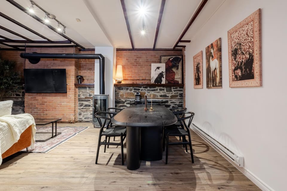 Living room, Seating area, Dining area, air conditioner