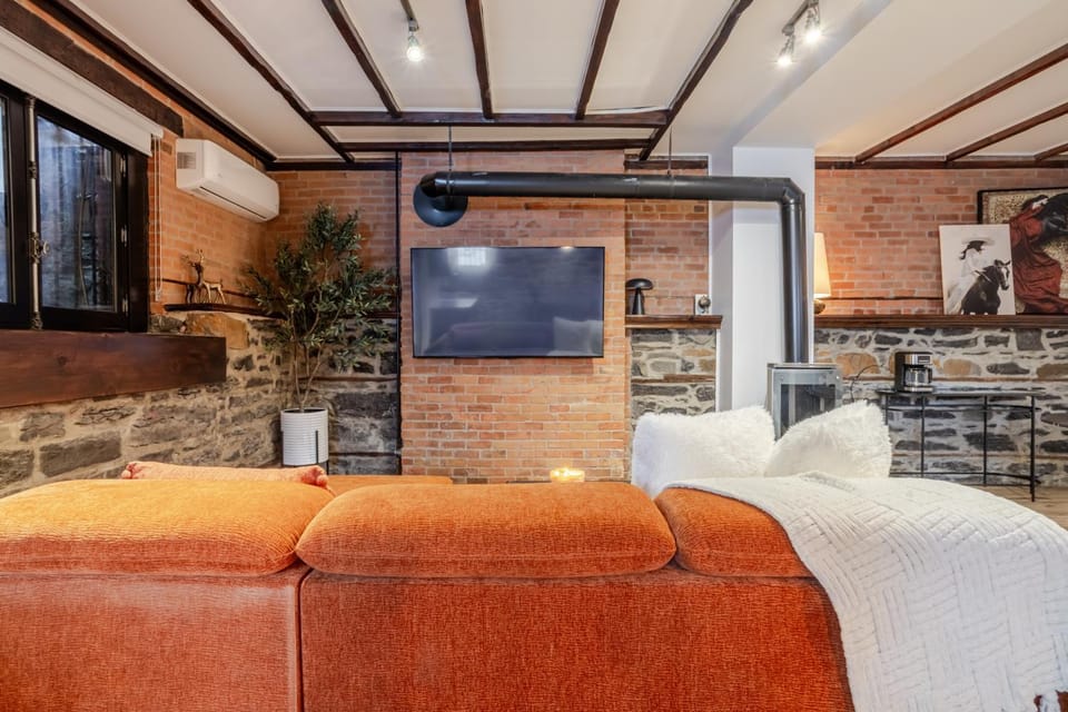 Communal lounge/ TV room, TV and multimedia, Seating area, Evening entertainment