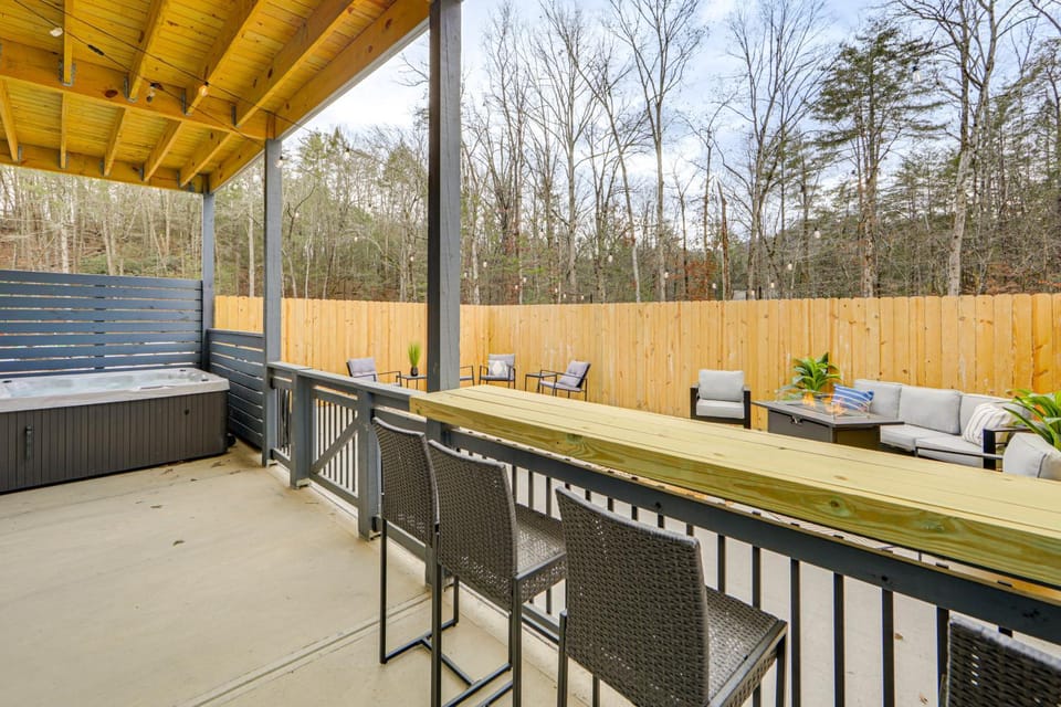 Indoor Pool, Hot Tub and Games! Pigeon Forge Cabin Cabin in Pigeon Forge