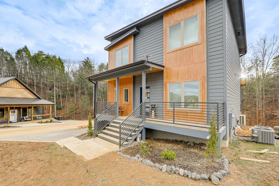 Indoor Pool, Hot Tub and Games! Pigeon Forge Cabin Cabin in Pigeon Forge