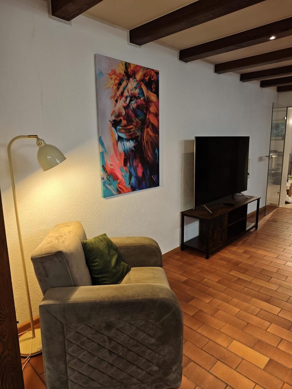 TV and multimedia, Living room, Seating area, Evening entertainment