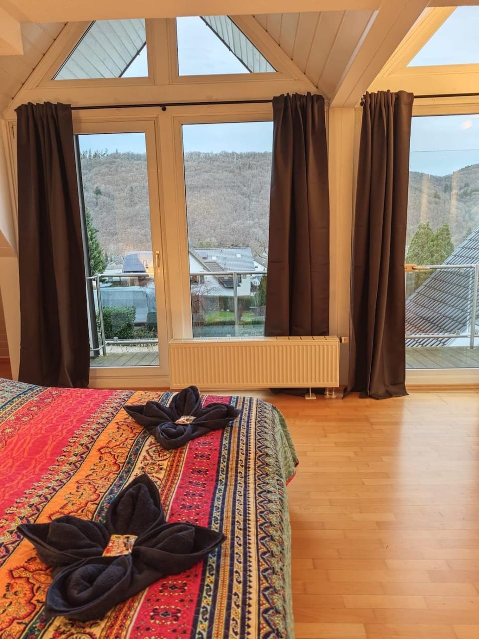 Bed, View (from property/room), Balcony/Terrace, Photo of the whole room, Bedroom, Mountain view