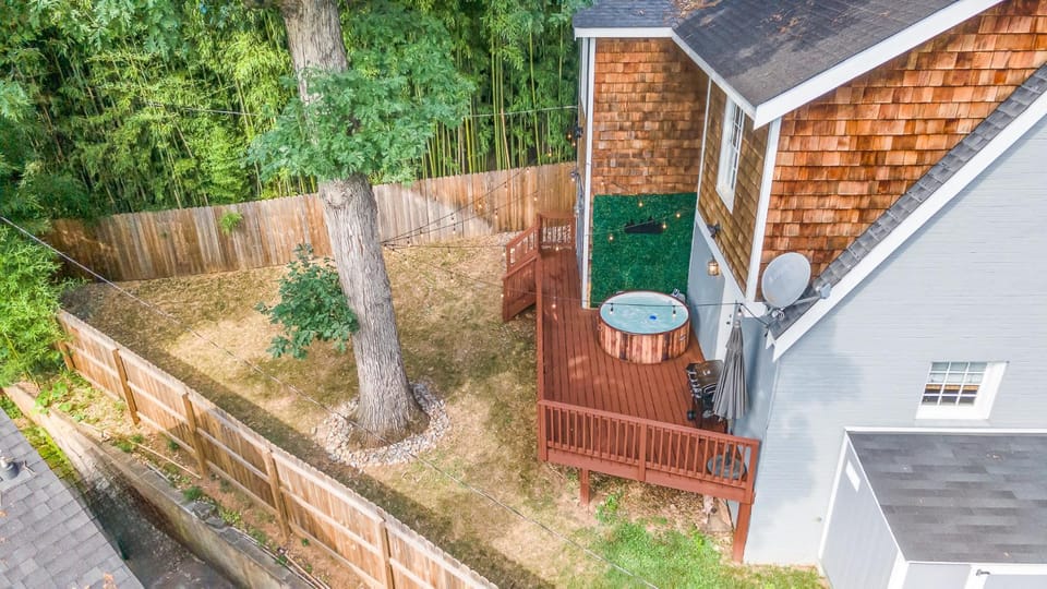 Luxury South End Retreat - Hot Tub - 4 Bedrooms House in Charlotte