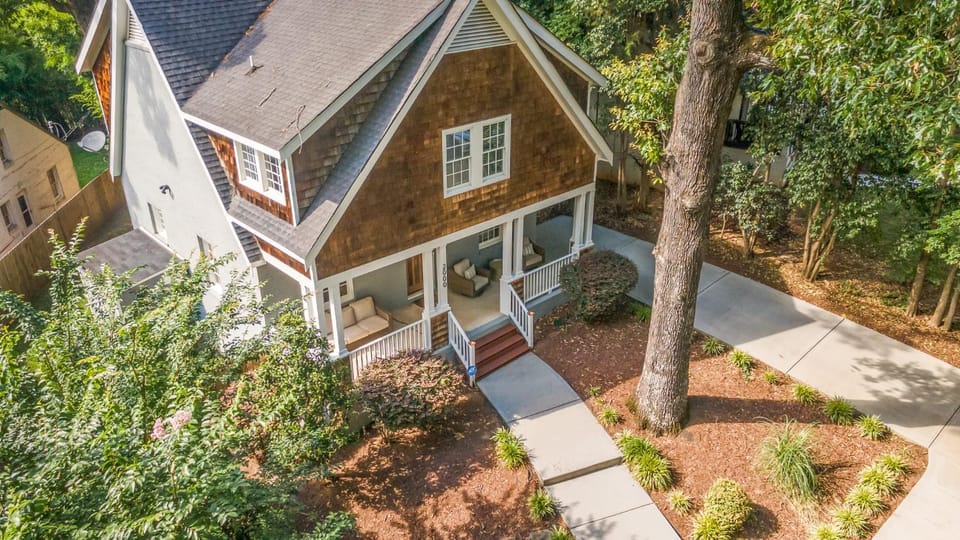 Luxury South End Retreat - Hot Tub - 4 Bedrooms House in Charlotte